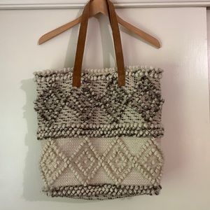Wool woven carpet bag with interior zip pocket